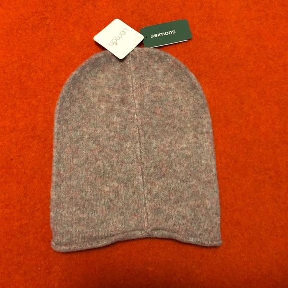 Lemon light gray wool blend rolled edge beanie tuque hat NWT - Picture 2 of 4